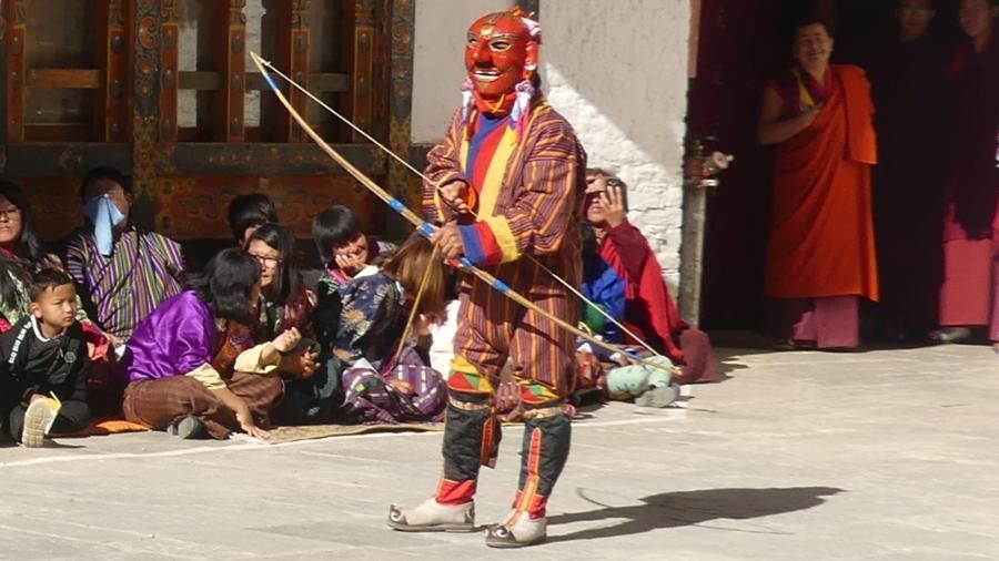 Bhutan Klosterfest Atsaras Clowns P1030622 900506