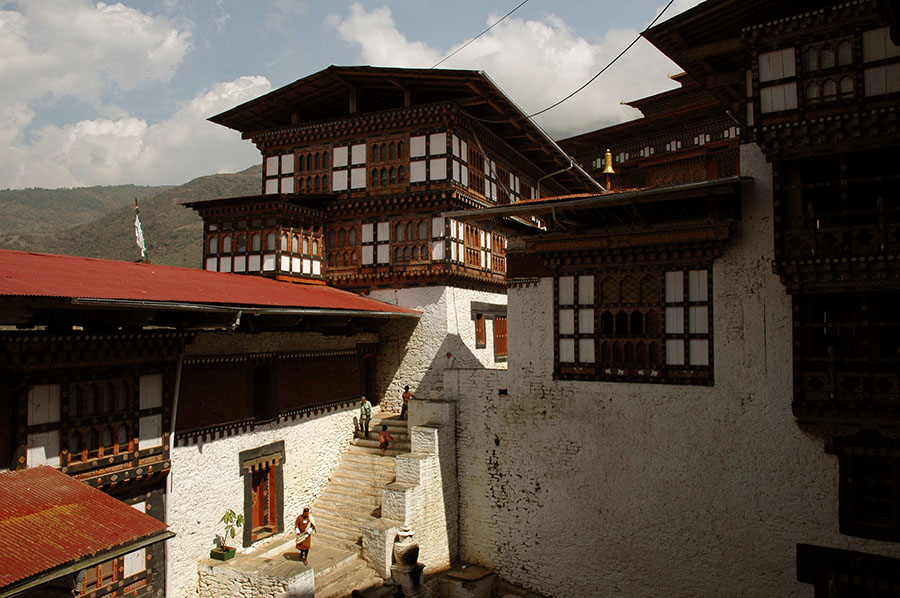 Bhutan Trongsa Dzong2 Innenhof DSC 0687 900x600